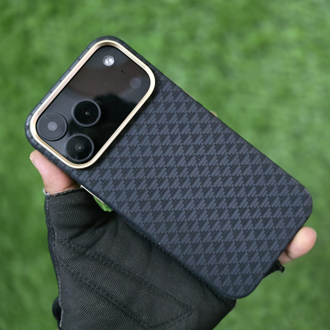 iPhone 17 Pro Max Carbon Cover, SIBLING Series Case with Metal Camera Protection - Black